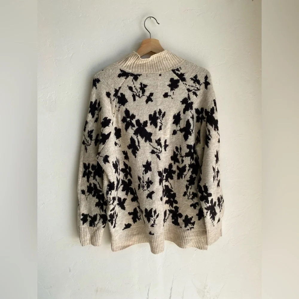 Liz Claiborne mock neck floral sweater - Picture 4 of 4